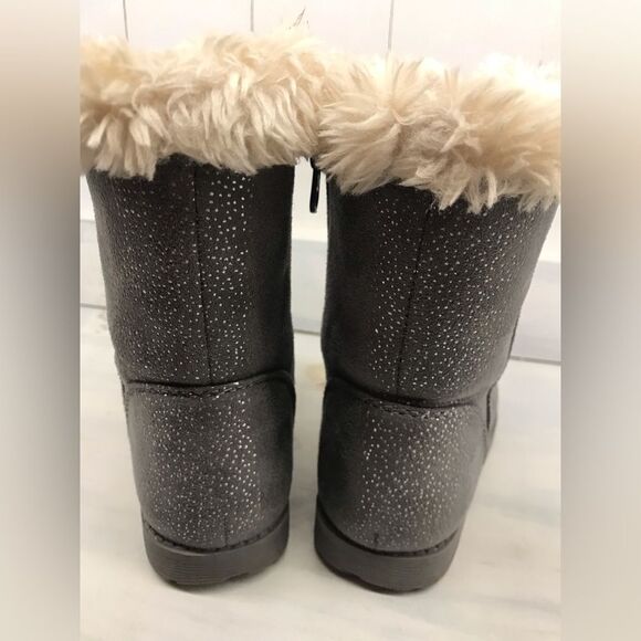Cat & Jack Boots with Fur - Picture 10 of 10